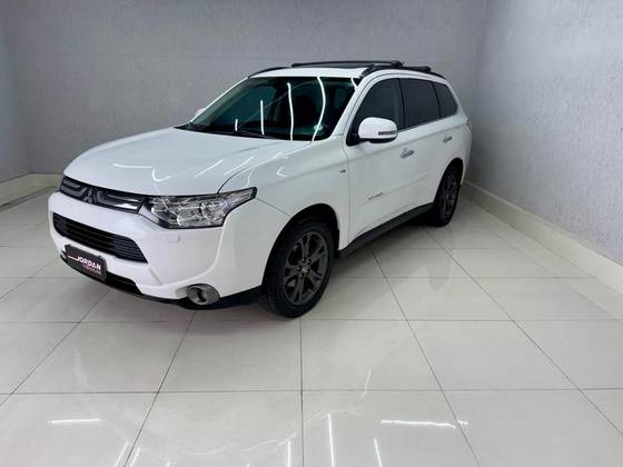 MITSUBISHI OUTLANDER 3.0 GT 4X4 V6 24V GASOLINA 4P AUTOMÁTICO